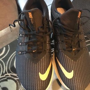 Women’s Nike shoe